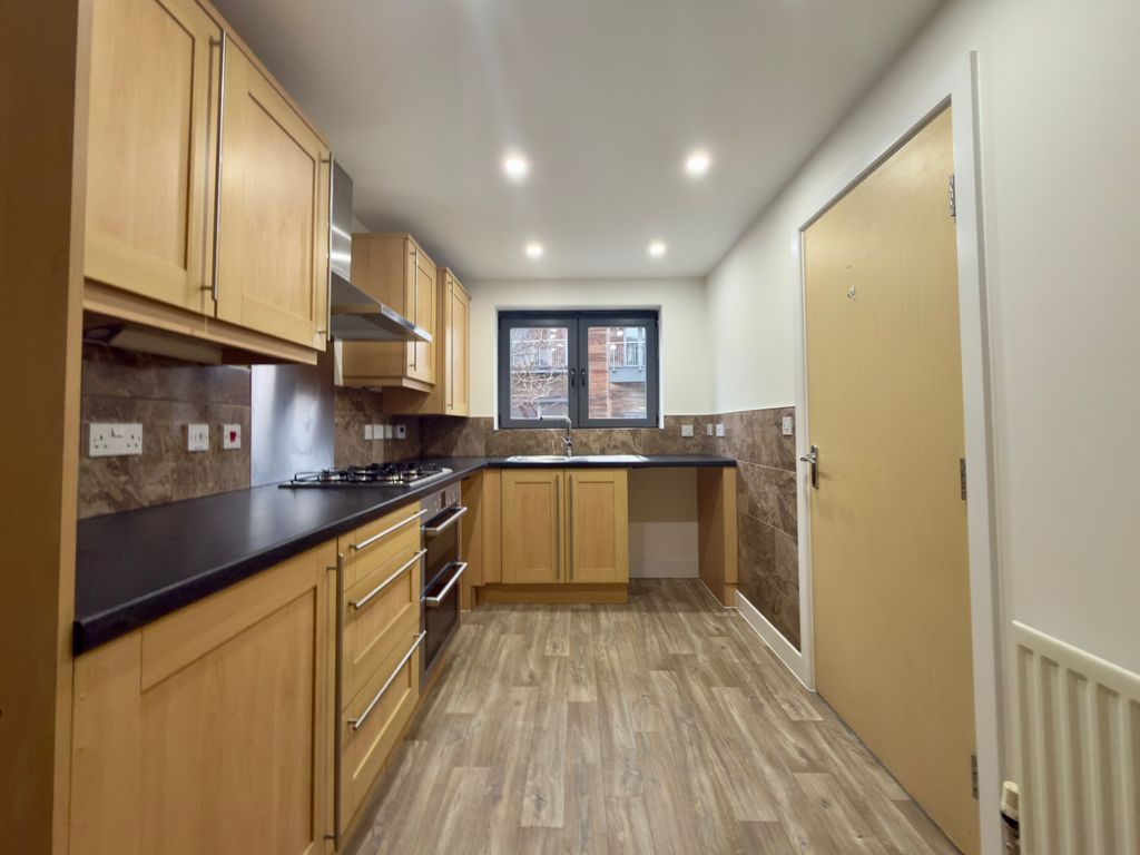 Property photo 3 of 12 Kitchen