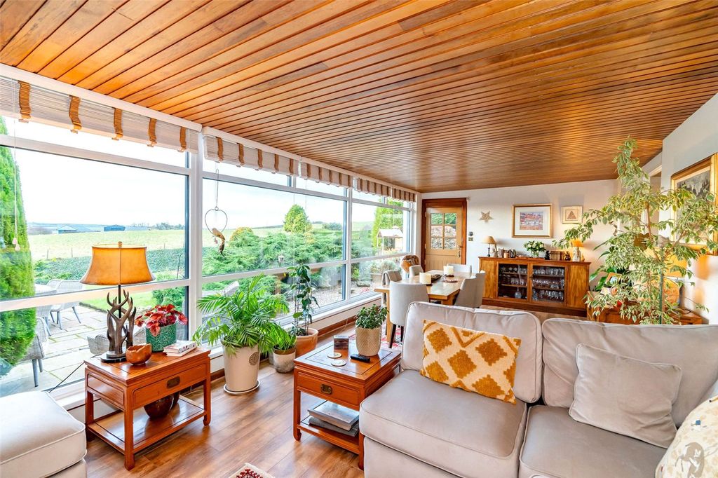 Property photo 3 of 43 Sitting Room