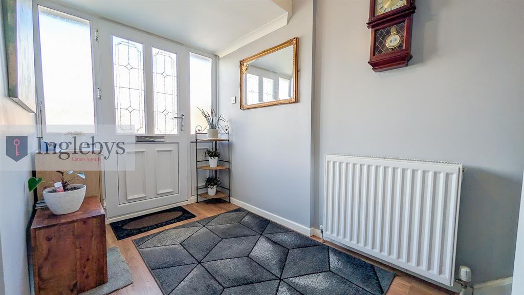 Property photo 2 of 30