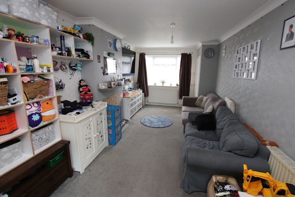 Property photo 2 of 11 Lounge Photo 1