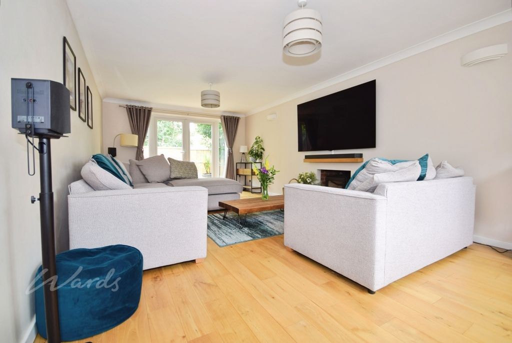 Property photo 3 of 12 Catkin Lounge