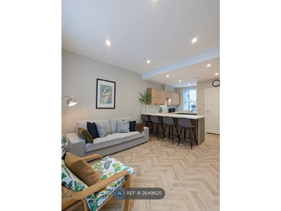 Property photo 1 of 12 Spacious Living And Kitchen Area