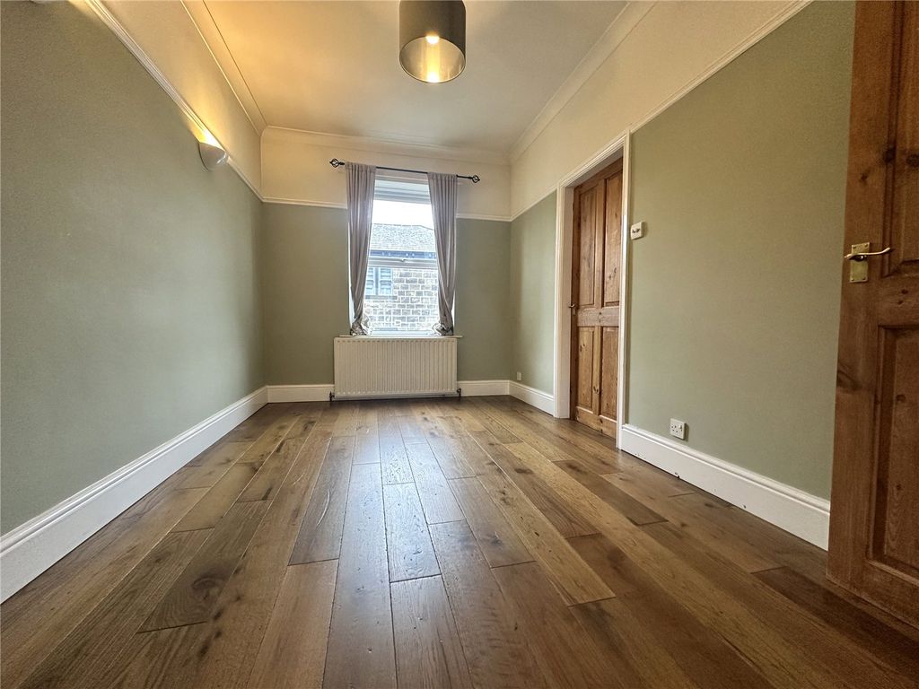 Property photo 3 of 12 Picture No. 11