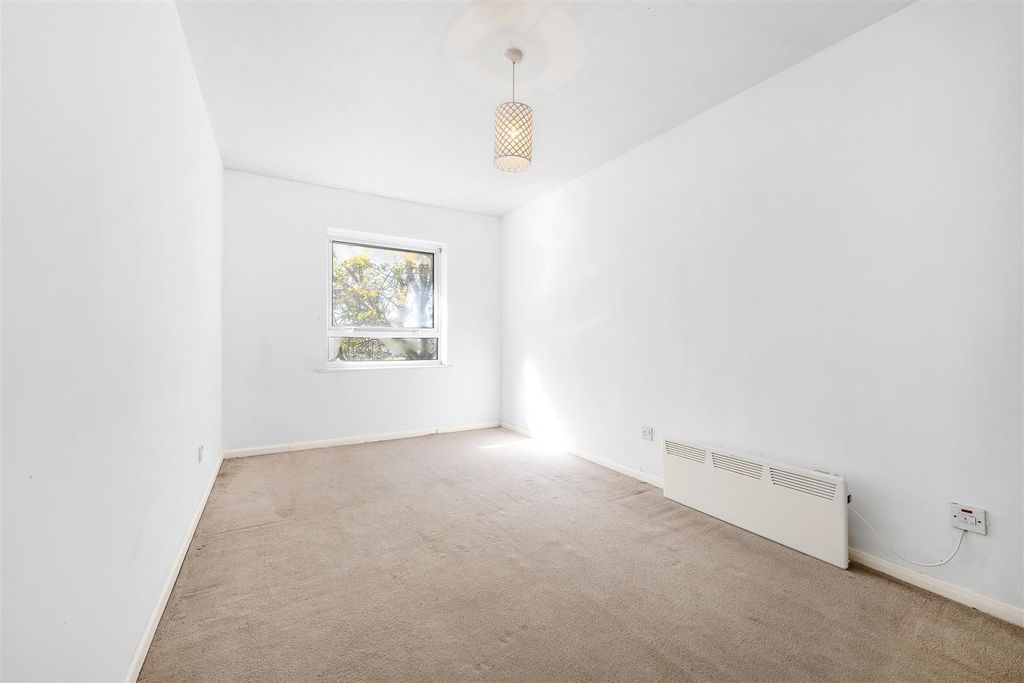 Property photo 3 of 8 Berkeley Court-2.Jpg
