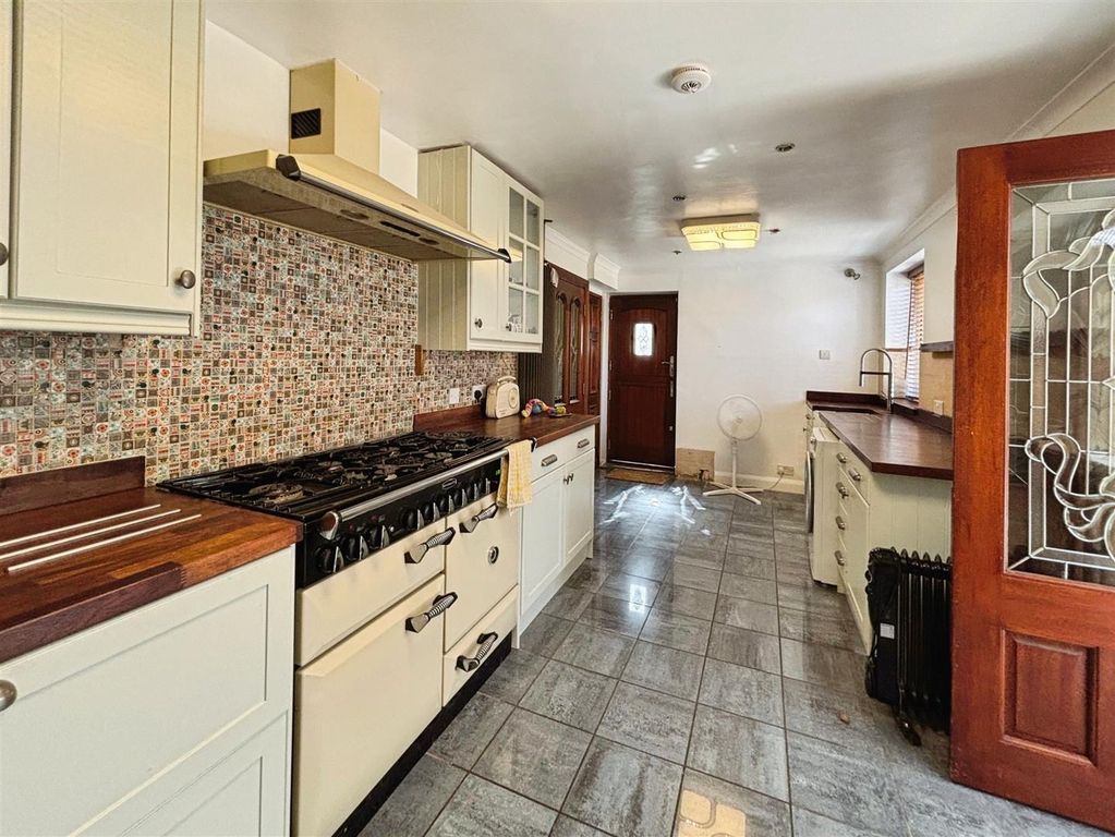 Property photo 3 of 19 Kitchen/Diner
