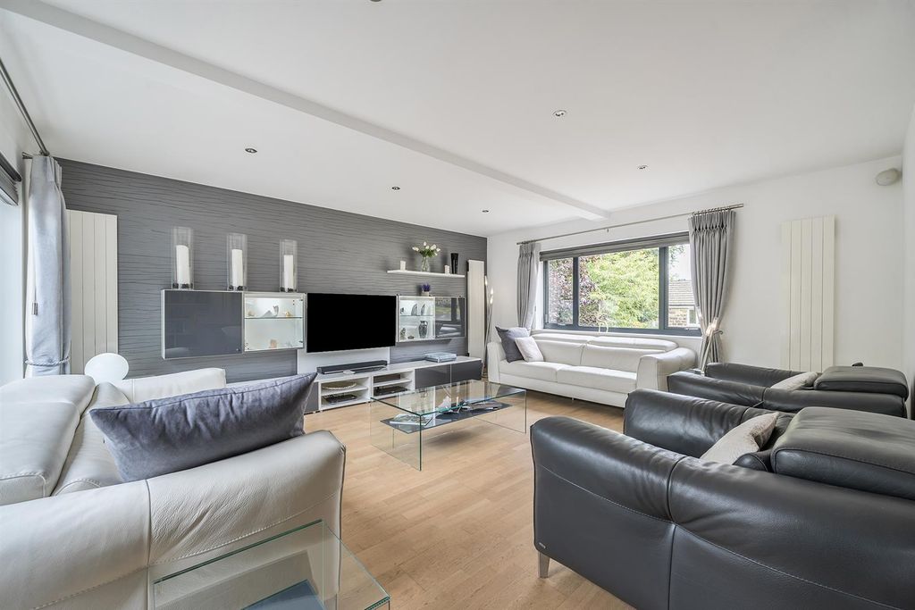 Property photo 2 of 21