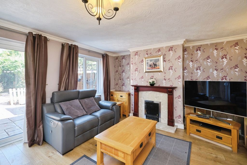 Property photo 3 of 25 Pbox-Img.Jpg