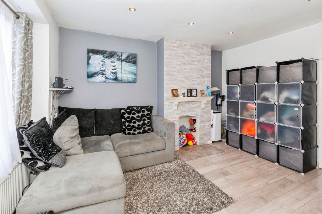 Property photo 2 of 17