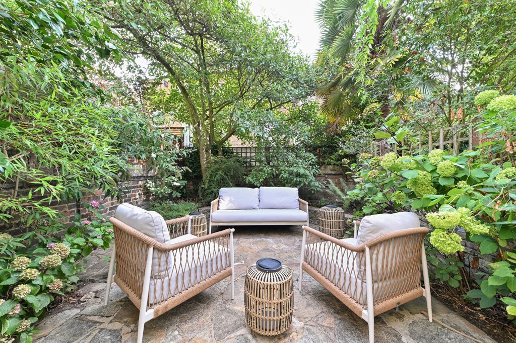 Property photo 2 of 31 Garden