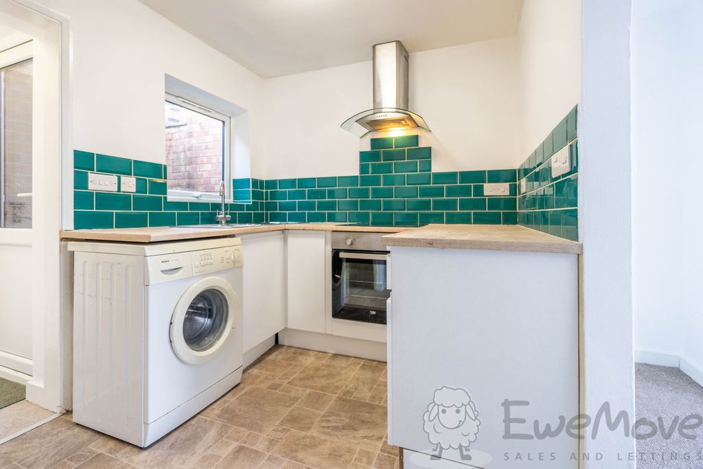 Property photo 2 of 9 Kitchen