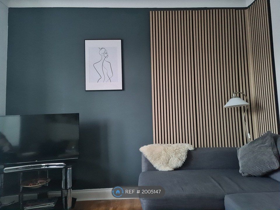 Property photo 3 of 20 Living Room