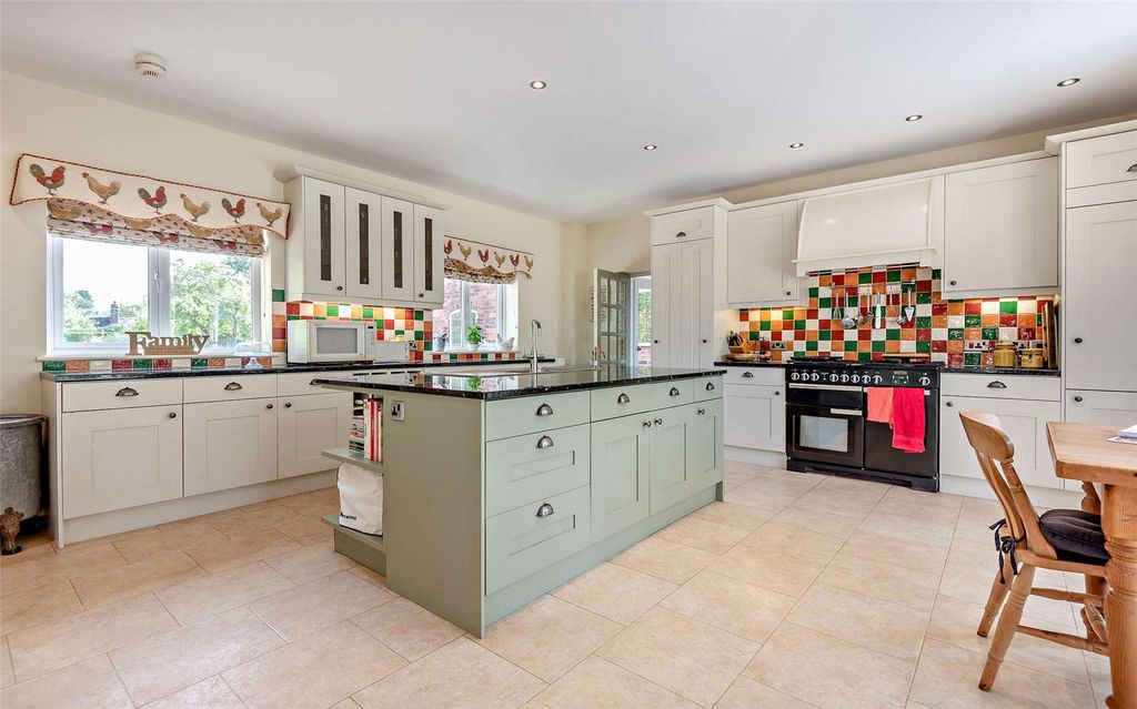 Property photo 3 of 31 Kitchen Dining