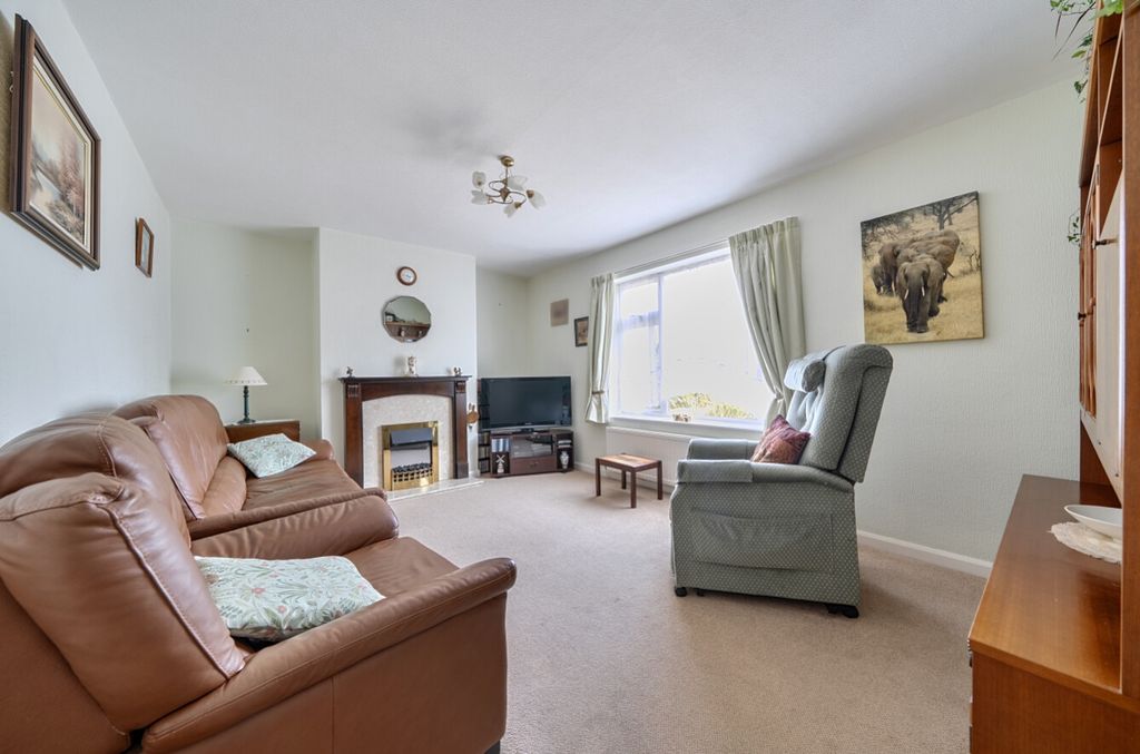 Property photo 3 of 20 Ewemove Harrogate Living Room