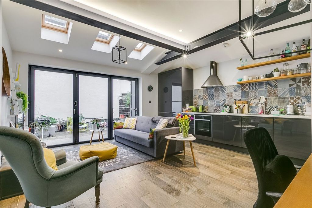 Property photo 1 of 5