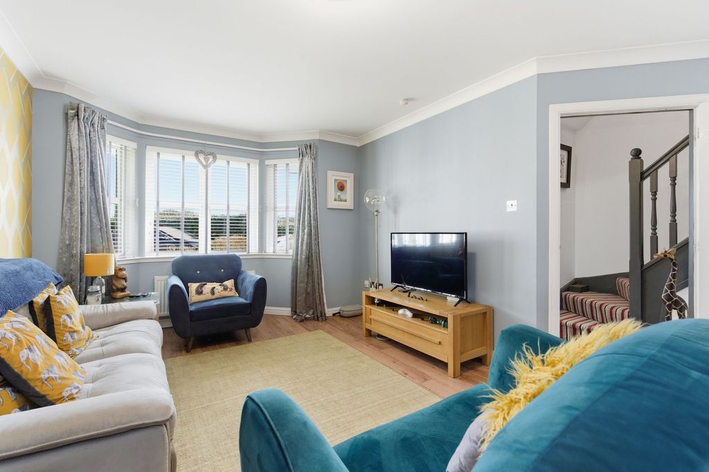 Property photo 2 of 42