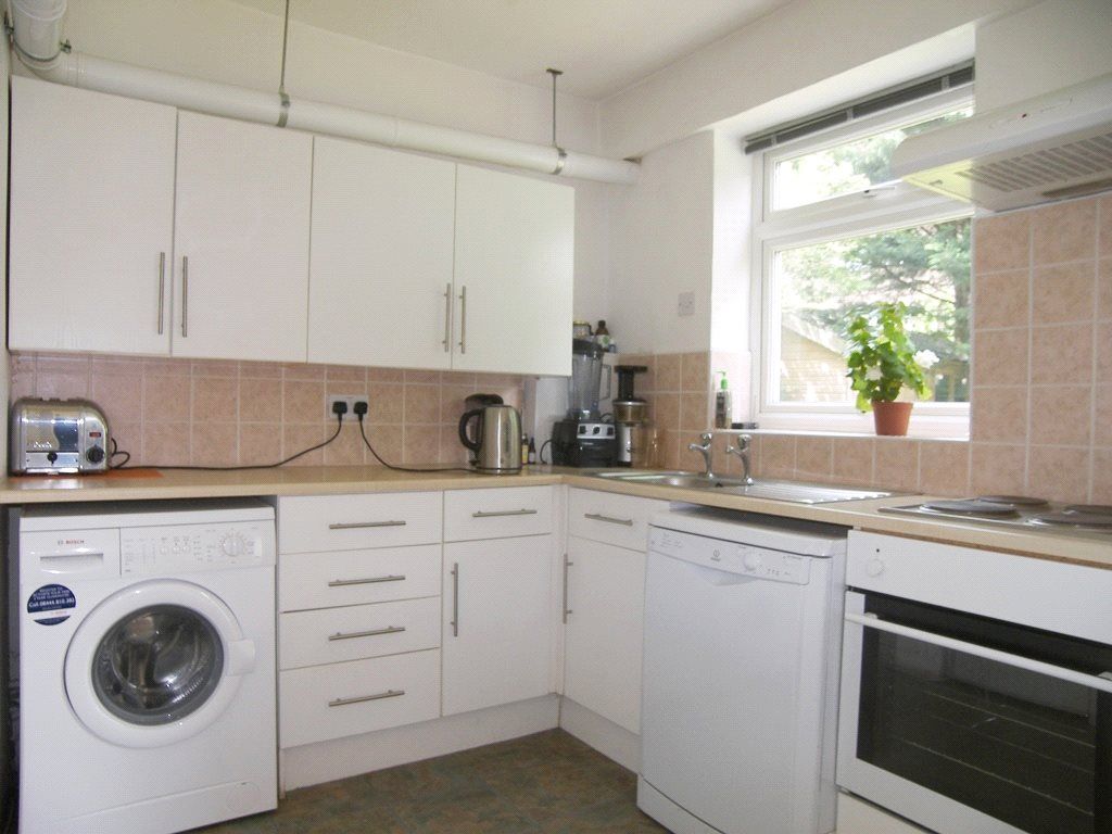 Property photo 2 of 7 Kitchen