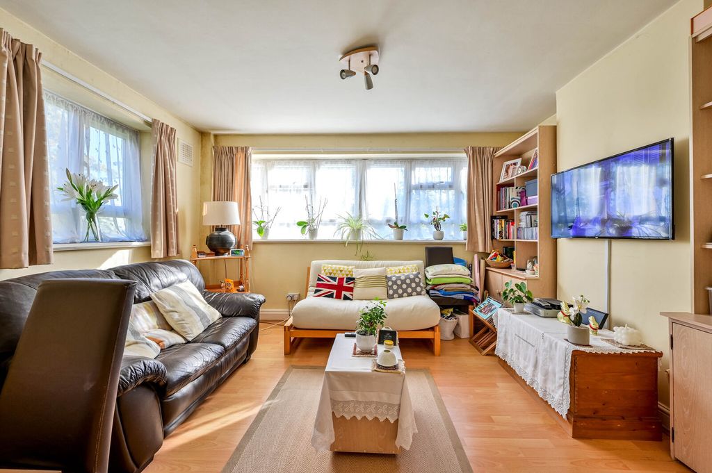 Property photo 1 of 8