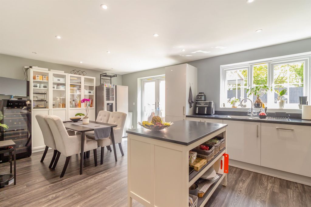 Property photo 2 of 29