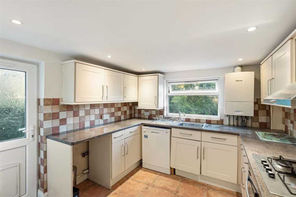 Property photo 3 of 20 Kitchen