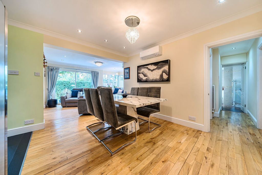 Property photo 3 of 20 Dining Area