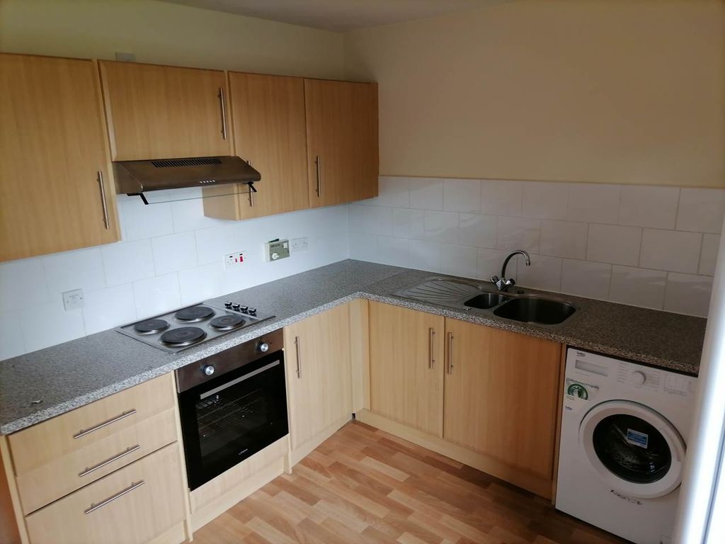 Property photo 3 of 8 Kitchen