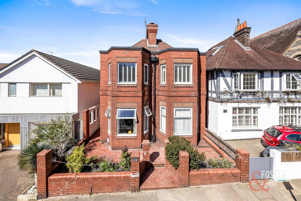 Property photo 1 of 17 Montefiore Road, 32 First Floor Flat-016.Jpg