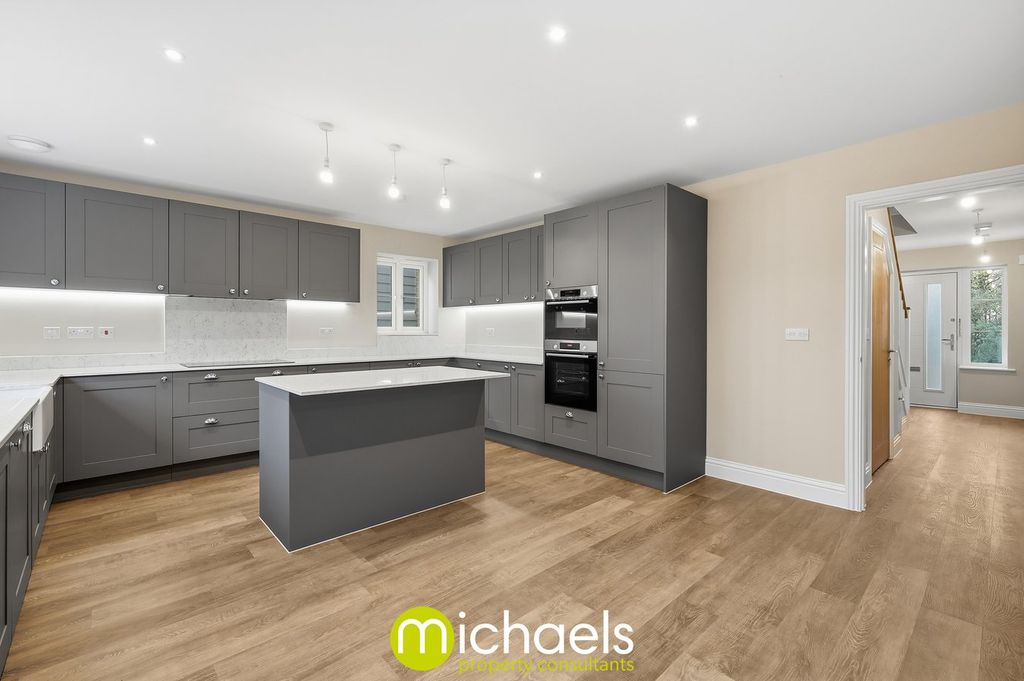 Property photo 2 of 26