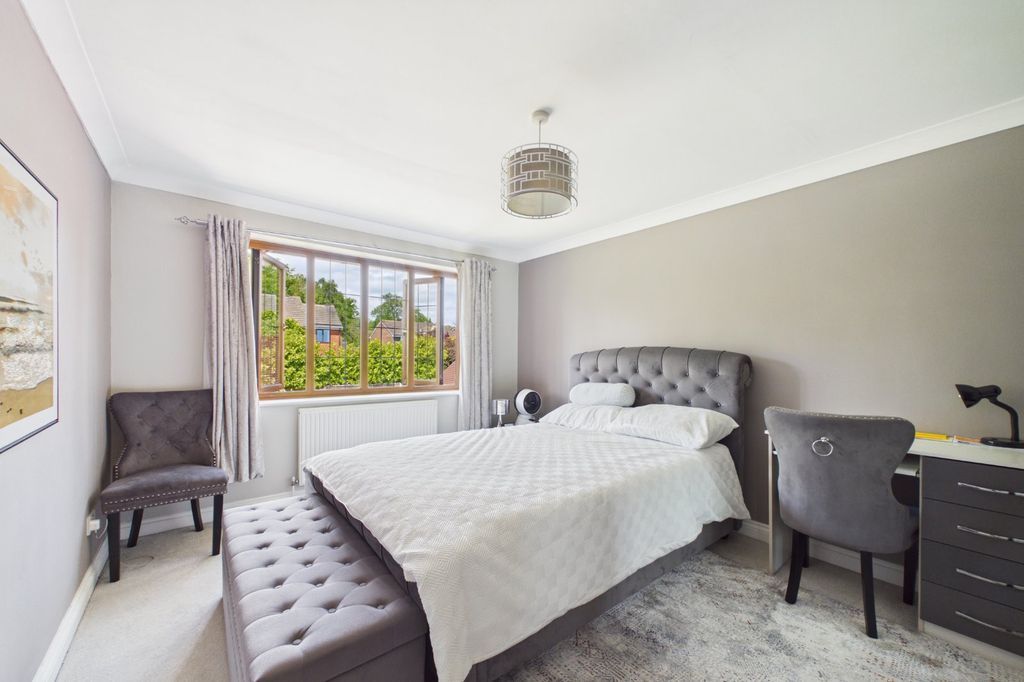 Additional image 17 of 6 bed detached house for saleBeehive Lane, Binfield, Bracknell, Berkshire RG12