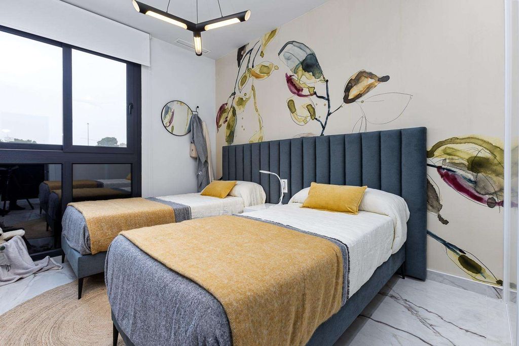 Property photo 2 of 38