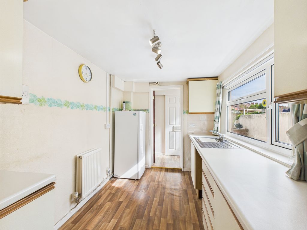 Property photo 3 of 14 Kitchen