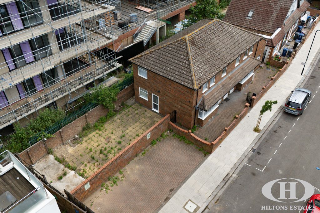 Property photo 1 of 24