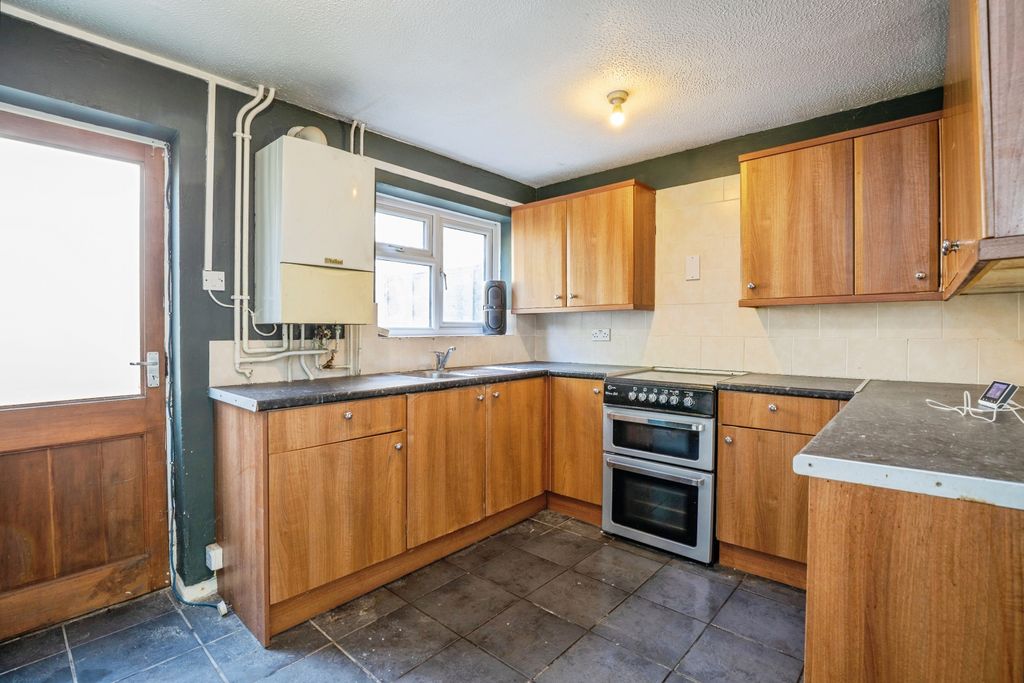 Property photo 2 of 18 Kitchen