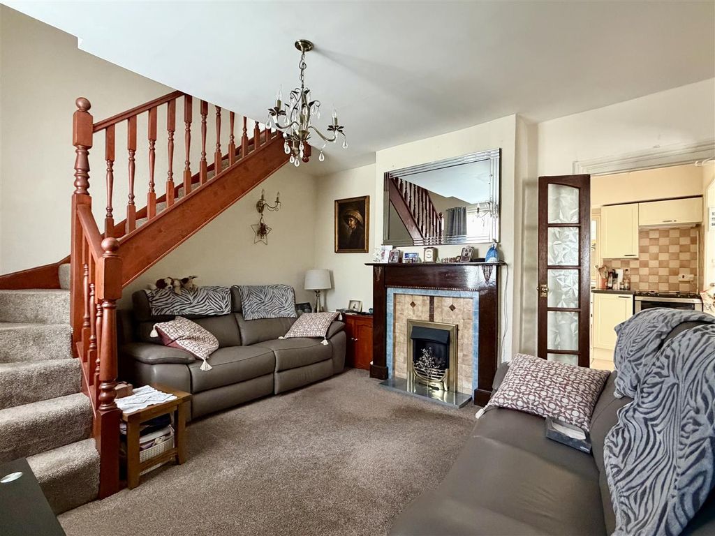 Property photo 2 of 20