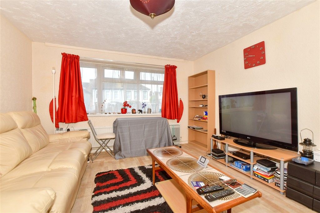 Property photo 3 of 13 Lounge