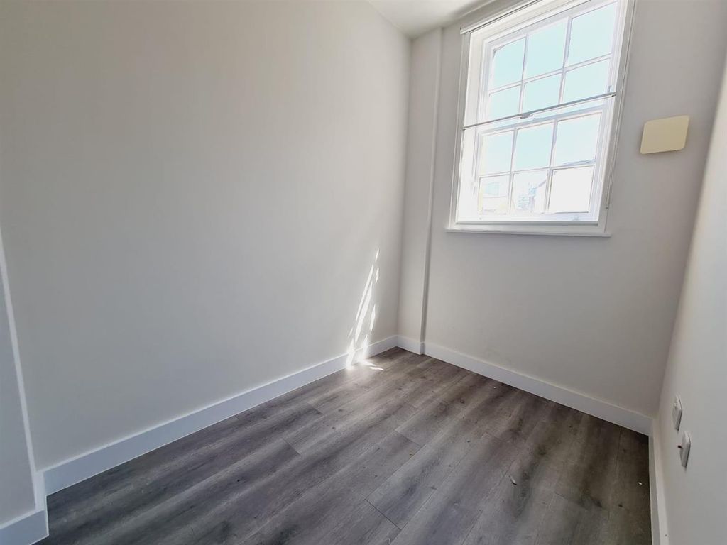 Property photo 3 of 8 Kdv-_Af3Nuoirag0Szp2Ha.Jpg