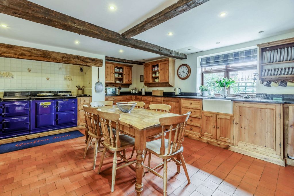 Property photo 3 of 17 Kitchen Breakfast