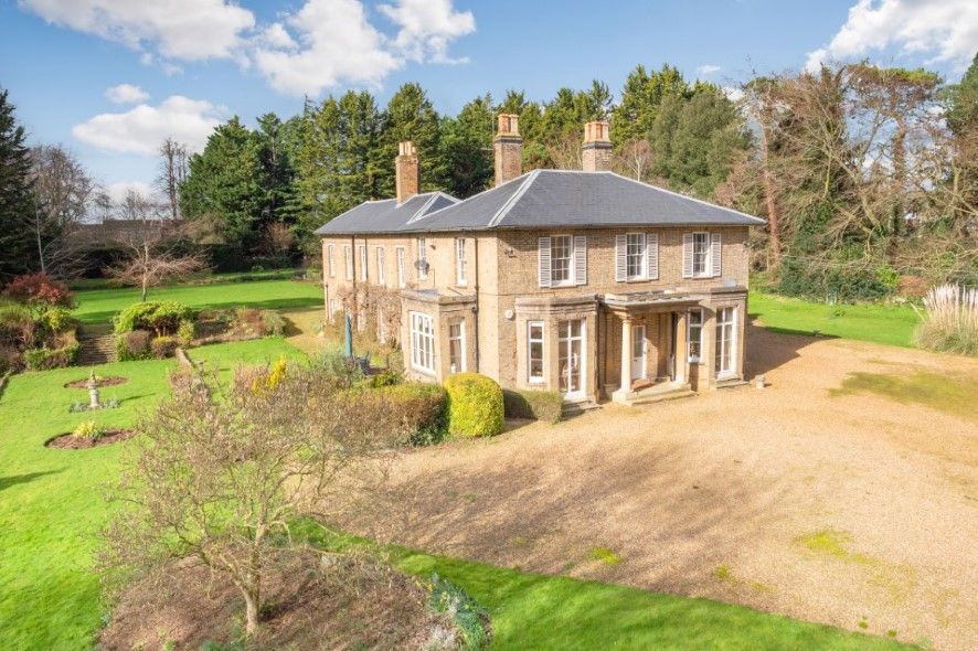 Property photo 2 of 20