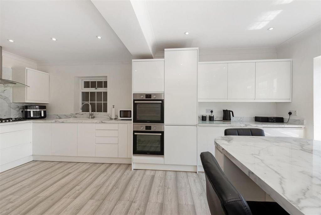 Property photo 2 of 20 Kitchen3.Jpg
