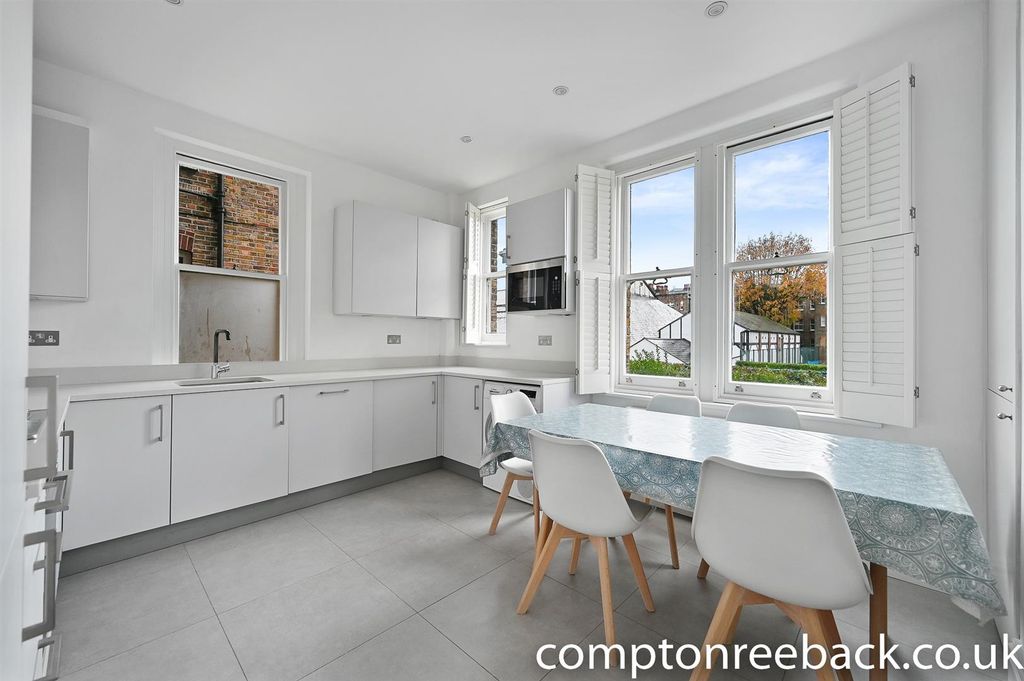 Property photo 2 of 11 Kitchen
