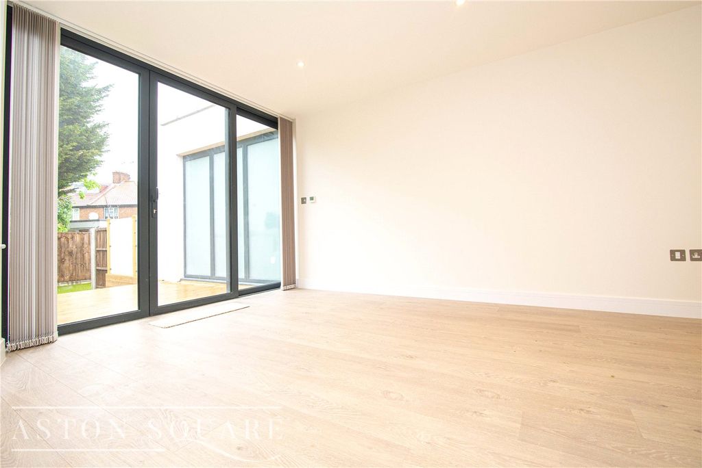 Property photo 2 of 9 Picture No. 04