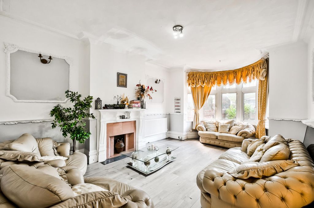 Property photo 3 of 35