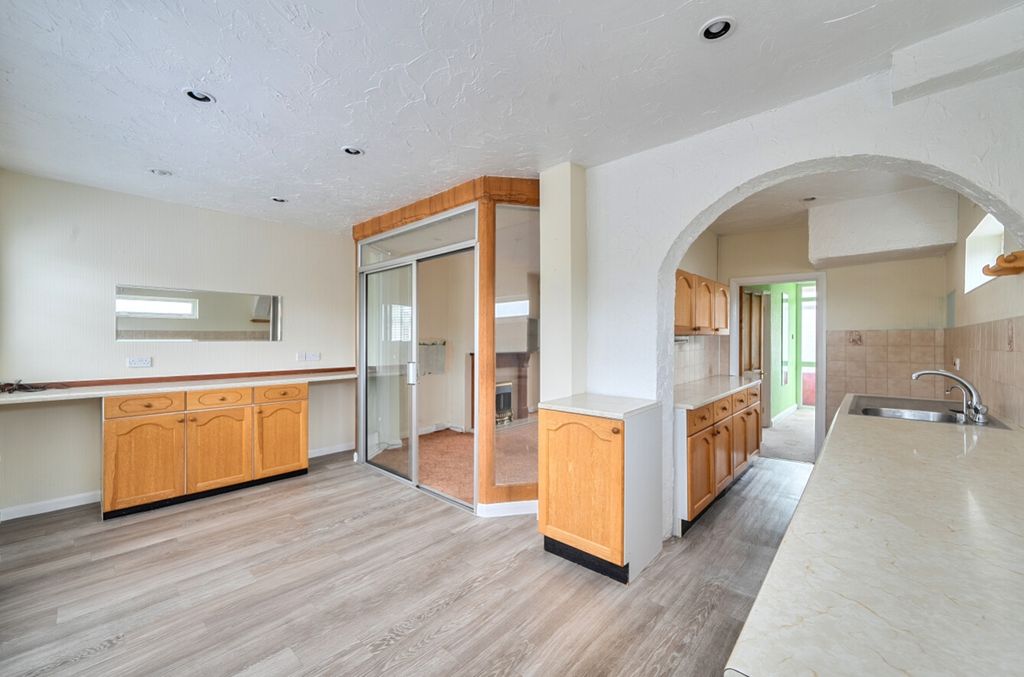 Property photo 2 of 8 1477690-12-6A2Aa59B9A08F