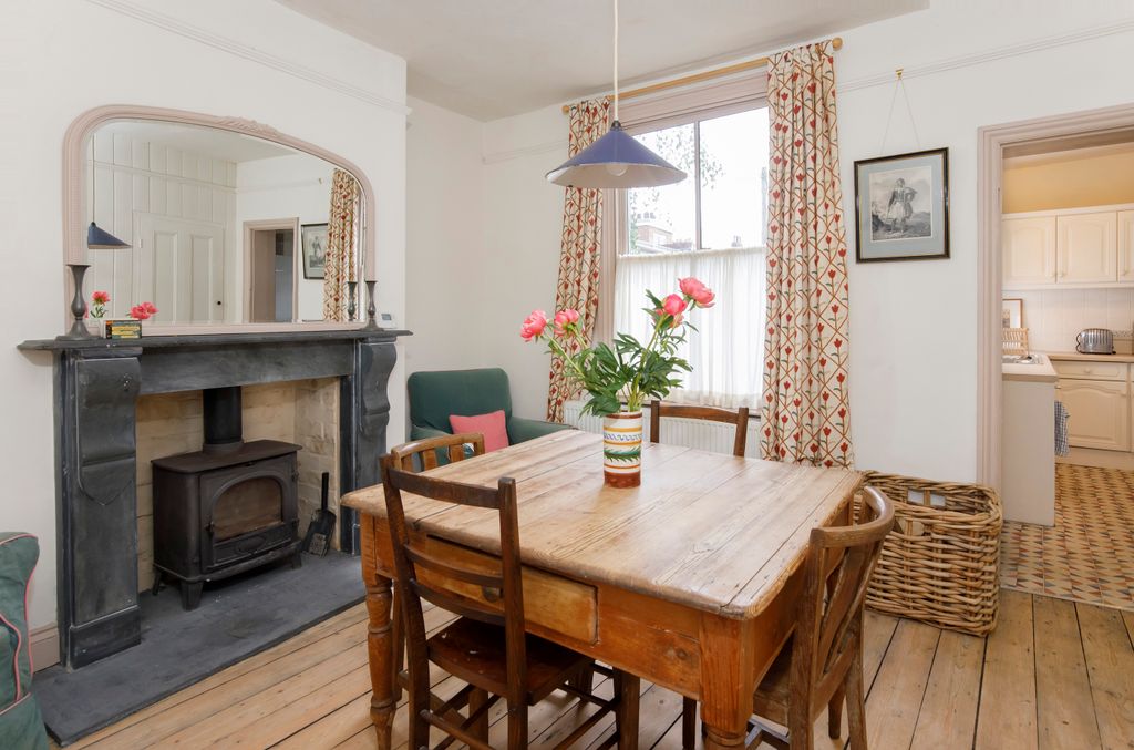 Property photo 2 of 14 Gb21391