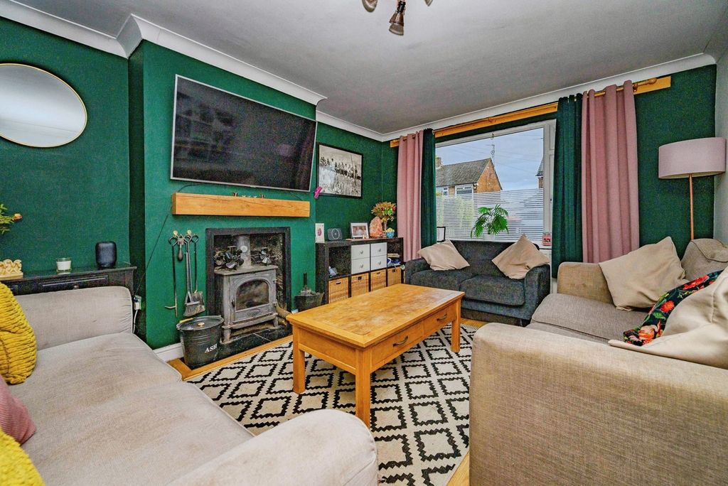 Property photo 3 of 15 Lounge