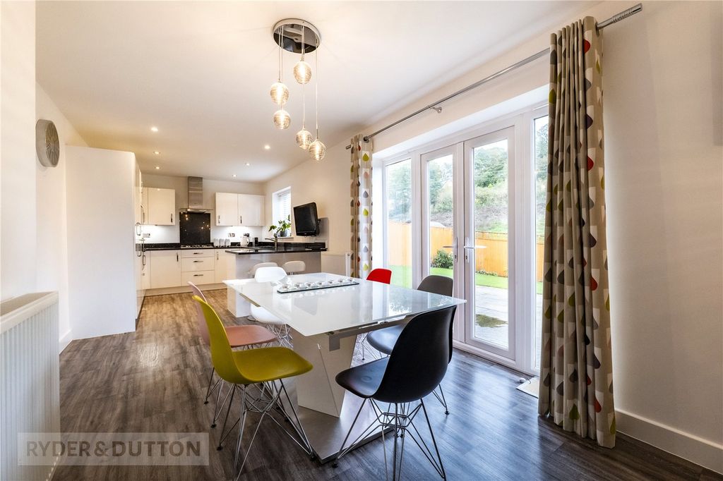 Property photo 3 of 26 Dining Kitchen