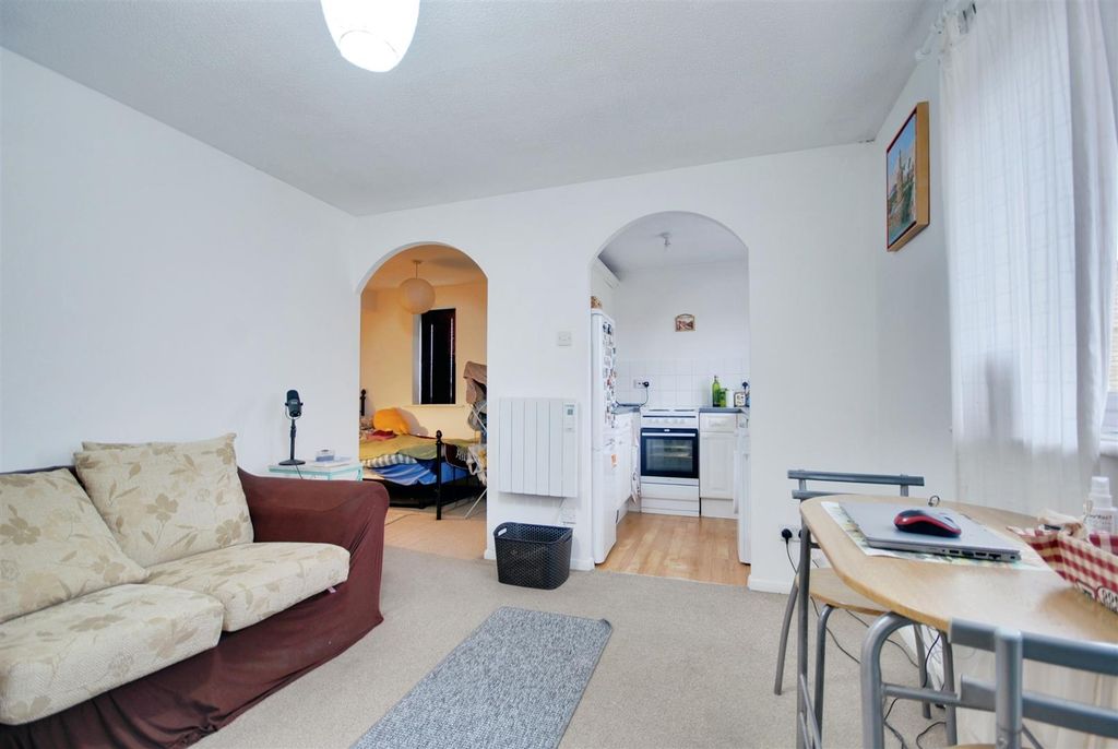 Property photo 2 of 9 Chiswell Court Reception.Jpg