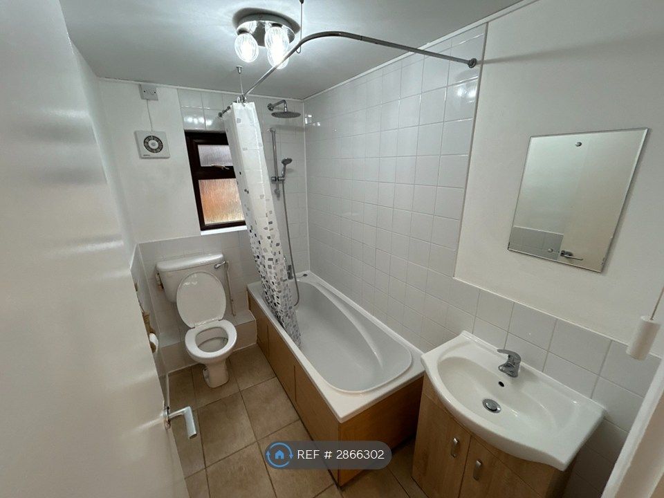 Property photo 3 of 7 Bathroom