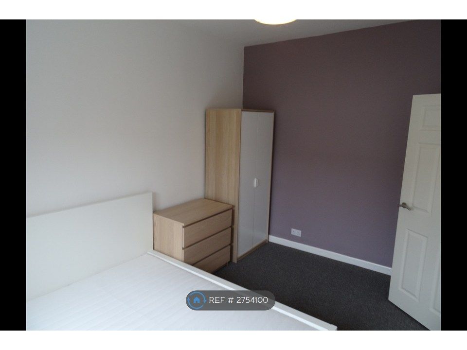 Property photo 3 of 15 Room 3