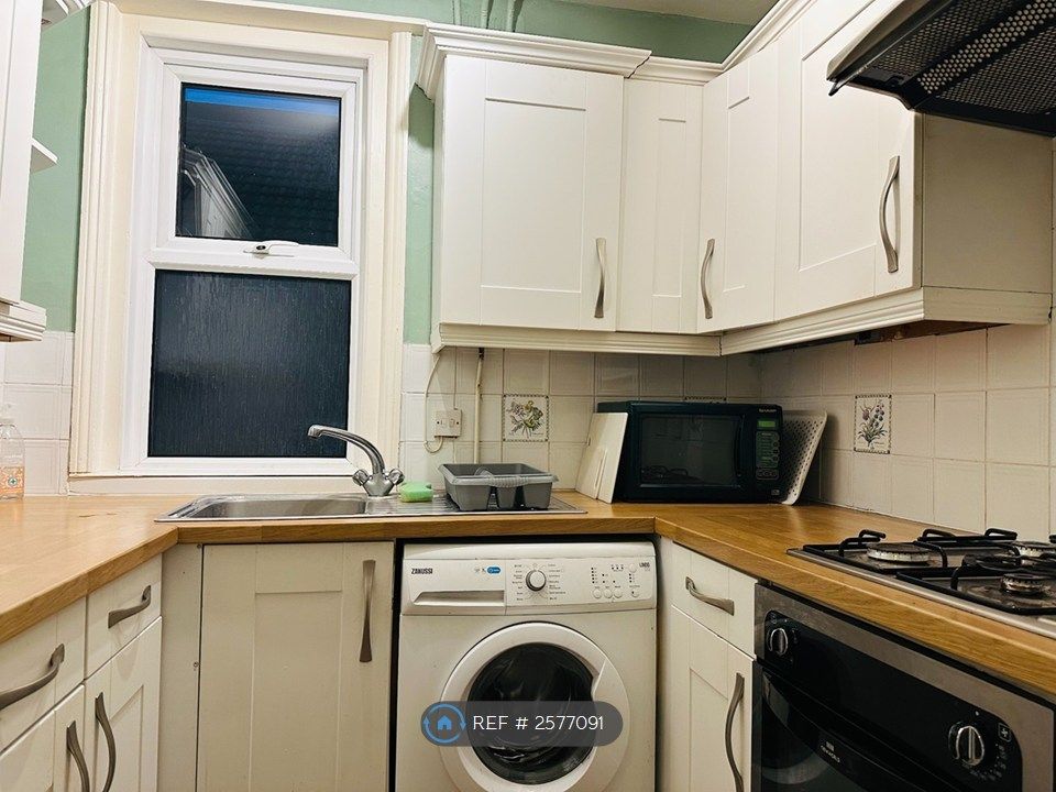 Property photo 3 of 9 Kitchen