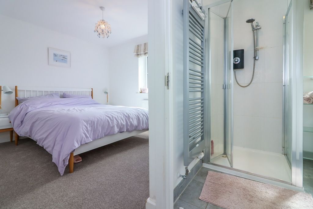 Property photo 3 of 39 Image00009